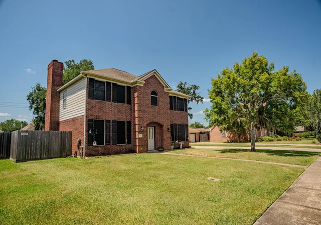 Photo 3 of Single family home for sale at 57 N Calla Lily Ct, Lake Jackson, TX 77566 | MLS# 7911706 | Listing updated on 2026-09-09