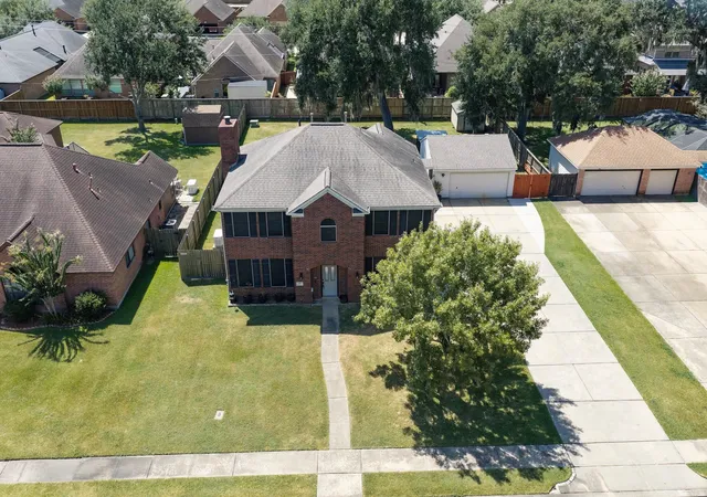 Photo 4 of Single family home for sale at 57 N Calla Lily Ct, Lake Jackson, TX 77566 | MLS# 7911706 | Listing updated on 2026-09-09