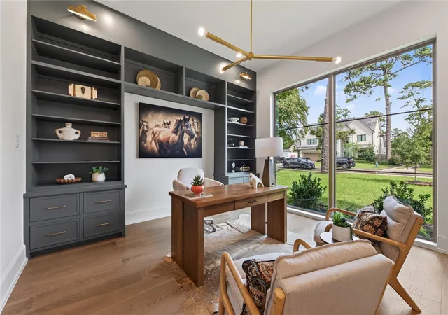 Photo 3 of Mansion for sale at 515 W 33rd Street, Houston, TX 77018 | MLS# 66840310 | Listing updated on 2026-09-13