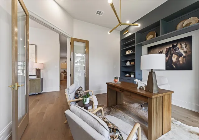Photo 3 of Single family home for sale at 515 W 33rd Street, Houston, TX 77018 | MLS# 66840310 | Listing updated on 2026-09-13