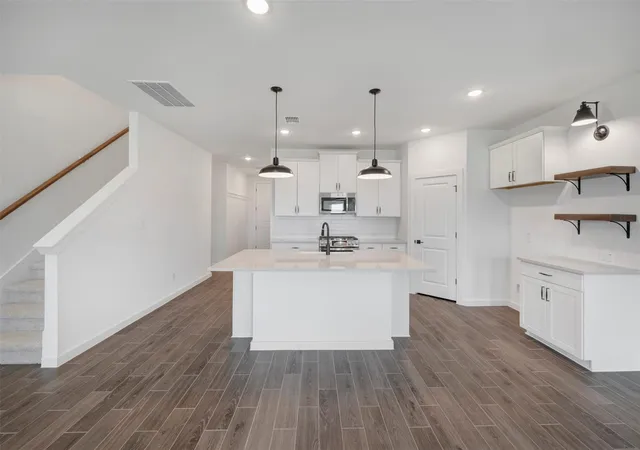 5th image of 7918 Jasper Meadows Wy, Angleton, TX 77515 | MLS# 93753508