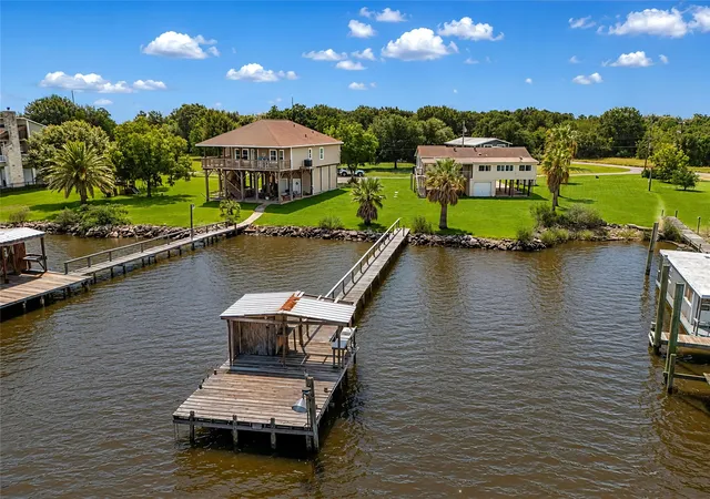 1st image of 8805 Harbour Dr, Dickinson, TX 77539 | MLS# 9705955
