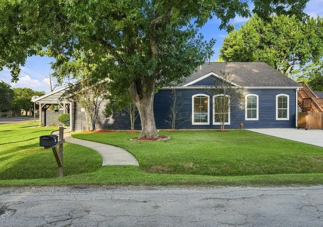 3rd image of 5701 Melody Ln, Dickinson, TX 77539 | MLS# 73918437