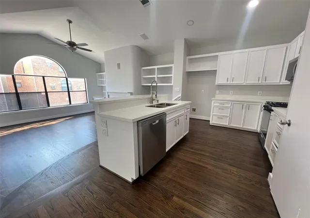 4th image of 9810 Abigail Grace Ct, Houston, TX 77025 | MLS# 31238031