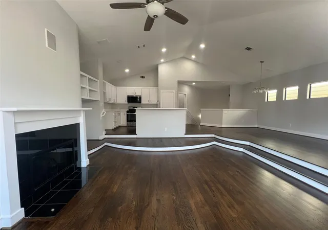 5th image of 9810 Abigail Grace Ct, Houston, TX 77025 | MLS# 31238031