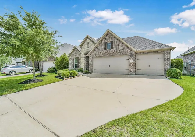 Photo 3 of Single family home for sale at 7823 Taronga Ln, Richmond, TX 77407 | MLS# 33872421 | Listing updated on 2026-09-12