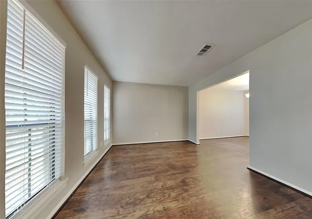 4th image of 134 E Pathfinders Cir, The Woodlands, TX 77381 | MLS# 48290022