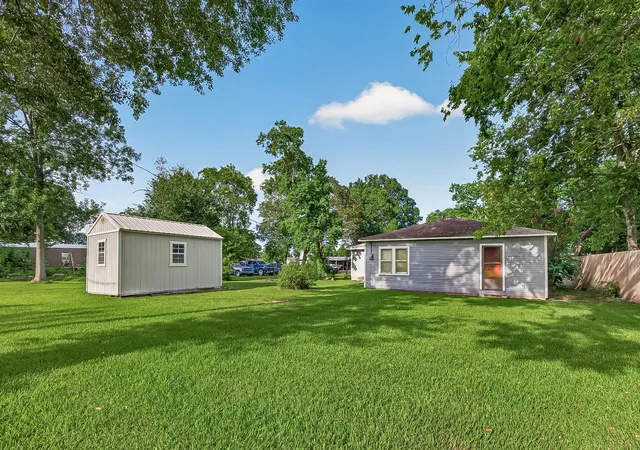 36th image of 3514 Commerce St, Damon, TX 77430 | MLS# 21433935