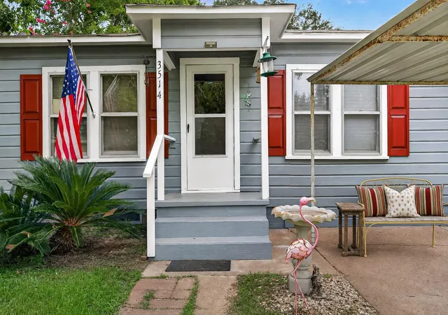 Photo 3 of Single family home for sale at 3514 Commerce St, Damon, TX 77430 | MLS# 21433935 | Listing updated on 2026-09-14