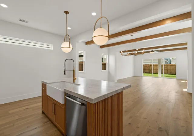Photo 3 of Sale Pending at 710 Waverly St #D, Houston, TX 77007 | MLS# 32352560 | Listing updated on 2026-09-14