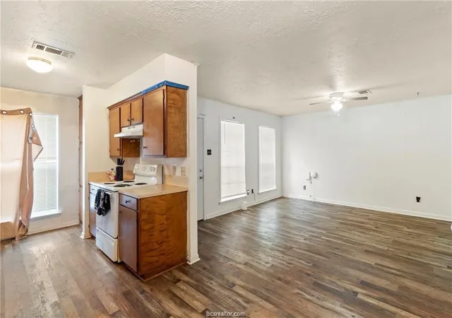 Listing Photo 5 - Condo for sale in building located at 3909 Olive St, Bryan, TX 77801