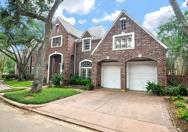 Photo 1 of Single family home for sale at 19 Ambleside Crescent Dr, Sugar Land, TX 77479 | MLS# 54128690 | Listing updated on 2026-10-07