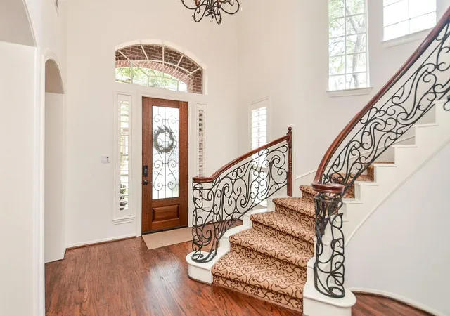 Photo 3 of Single family home for sale at 19 Ambleside Crescent Dr, Sugar Land, TX 77479 | MLS# 54128690 | Listing updated on 2026-10-07