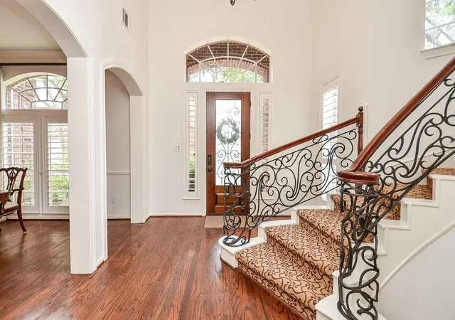 Photo 3 of Single family home for sale at 19 Ambleside Crescent Dr, Sugar Land, TX 77479 | MLS# 54128690 | Listing updated on 2026-10-07