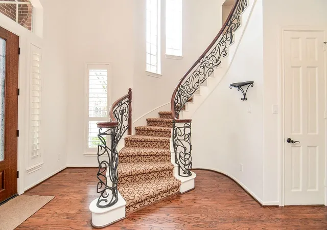 Photo 4 of Single family home for sale at 19 Ambleside Crescent Dr, Sugar Land, TX 77479 | MLS# 54128690 | Listing updated on 2026-10-07