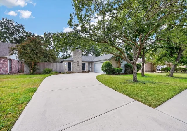 Photo 2 of Single family home for sale at 12135 Ella Lee Ln, Houston, TX 77077 | MLS# 58579385 | Listing updated on 2026-09-12