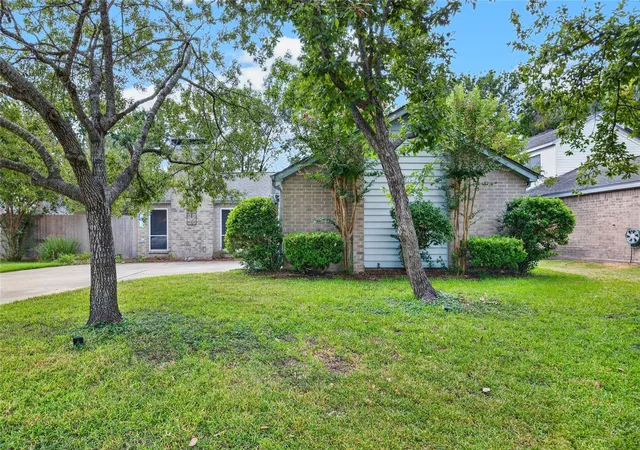 Photo 3 of Single family home for sale at 12135 Ella Lee Ln, Houston, TX 77077 | MLS# 58579385 | Listing updated on 2026-09-12