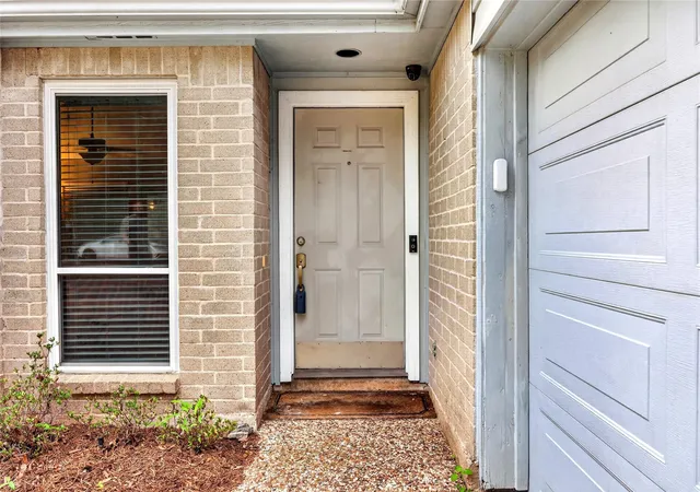 Photo 4 of Single family home for sale at 12135 Ella Lee Ln, Houston, TX 77077 | MLS# 58579385 | Listing updated on 2026-09-12