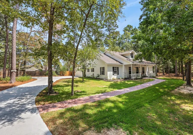 Photo 2 of Single family home for sale at 221 Lake Grove Dr, Coldspring, TX 77331 | MLS# 80548526 | Listing updated on 2026-08-28