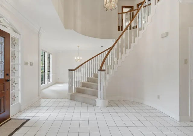 Photo 4 of Sale Pending at 5202 Marble Gate Ln, Houston, TX 77069 | MLS# 77097759 | Listing updated on 2026-09-14
