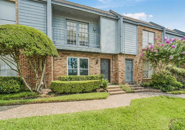 Homes for sale in Houston, TX | 6202 Skyline Dr, Houston, TX 77057