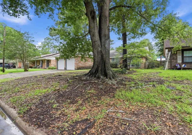 Photo 3 of Single family home for sale at 313 Bois D Arc Dr, Conroe, TX 77301 | MLS# 81255535 | Listing updated on 2026-07-31