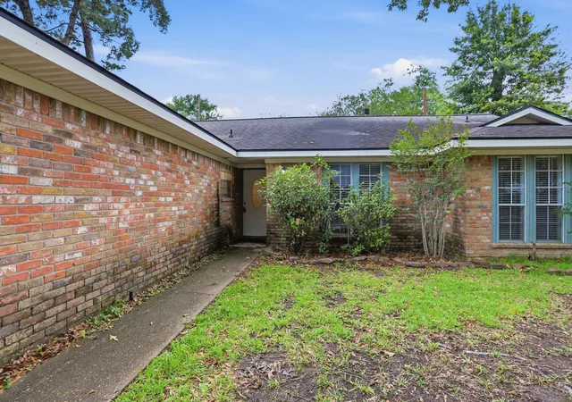 Photo 3 of Single family home for sale at 313 Bois D Arc Dr, Conroe, TX 77301 | MLS# 81255535 | Listing updated on 2026-07-31