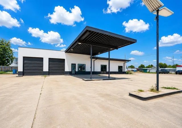 Photo 1 of Single family home for sale at 623 N Richmond Rd, Wharton, TX 77488 | MLS# 52032712 | Listing updated on 2026-06-19