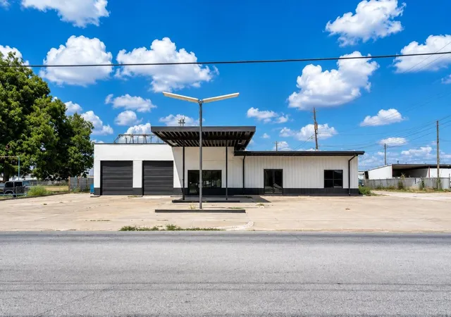Photo 3 of Single family home for sale at 623 N Richmond Rd, Wharton, TX 77488 | MLS# 52032712 | Listing updated on 2026-06-19