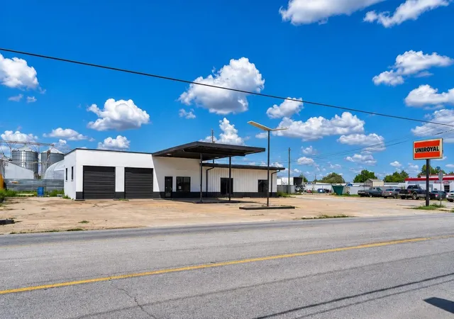 Photo 4 of Single family home for sale at 623 N Richmond Rd, Wharton, TX 77488 | MLS# 52032712 | Listing updated on 2026-06-19