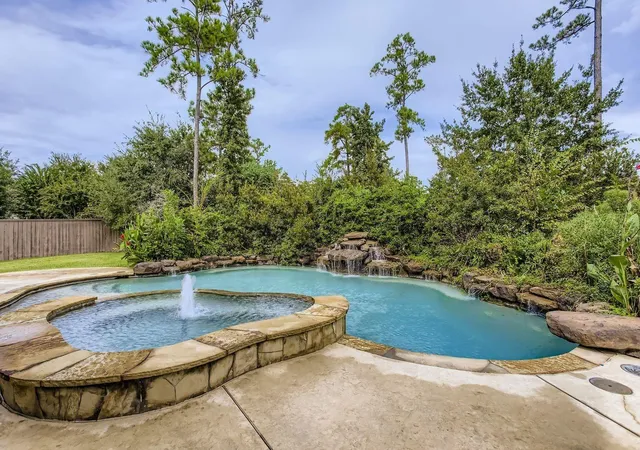 3rd image of 6 Freestone Stream Pl, Spring, TX 77389 | MLS# 30953268