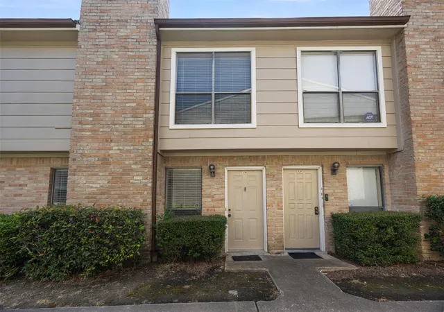 Photo 2 of Townhouse for sale at 2100 Wilcrest Dr #130, Houston, TX 77042 | MLS# 41319676 | Listing updated on 2026-09-13