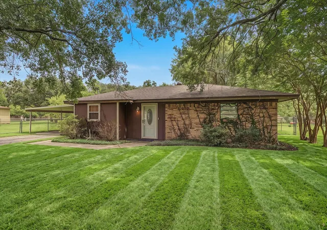 2nd image of 2655 Holton Rd, Beaumont, TX 77707 | MLS# 53746894