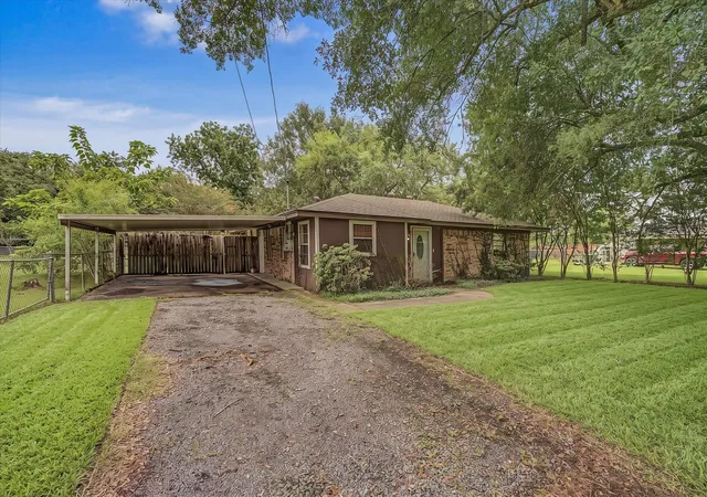 3rd image of 2655 Holton Rd, Beaumont, TX 77707 | MLS# 53746894