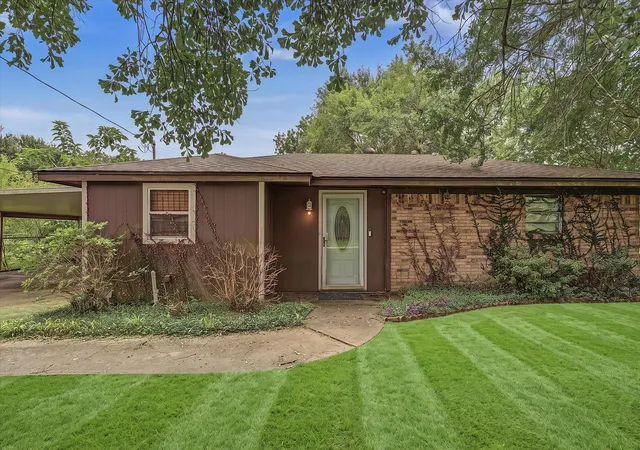 4th image of 2655 Holton Rd, Beaumont, TX 77707 | MLS# 53746894