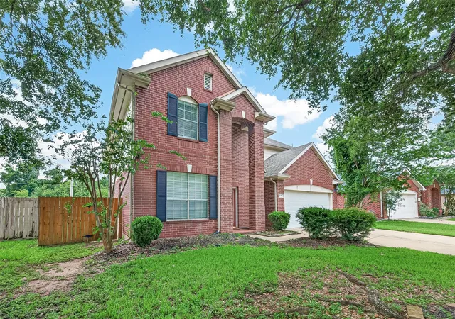 Photo 3 of Single family home for sale at 2638 Riverhollow Ln, Sugar Land, TX 77479 | MLS# 46475282 | Listing updated on 2026-09-24