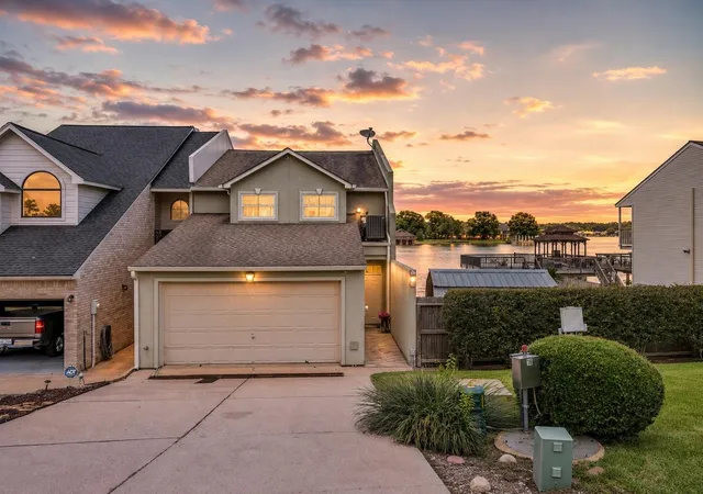 Photo 1 of Townhouse for sale at 1234 Lake View Dr, Montgomery, TX 77356 | MLS# 88970909 | Listing updated on 2026-07-27