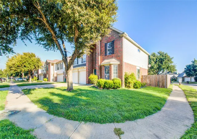 Photo 3 of Single family home for sale at 1448 W April Rain Ct, Missouri City, TX 77489 | MLS# 78142180 | Listing updated on 2026-03-22