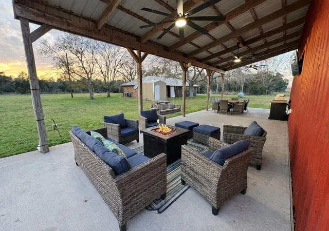4th image of 1055 Cr 214, Weimar, TX 78962 | MLS# 75944549