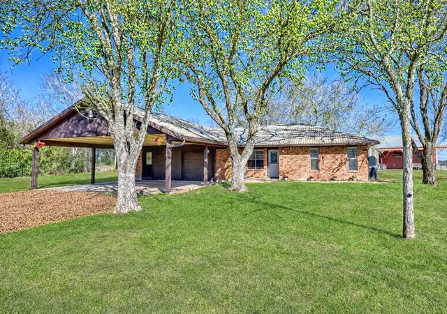 5th image of 1055 Cr 214, Weimar, TX 78962 | MLS# 75944549