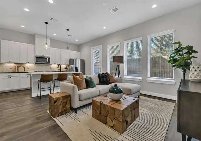 5th image of 5721 White Magnolia St, Houston, TX 77091 | MLS# 41767199