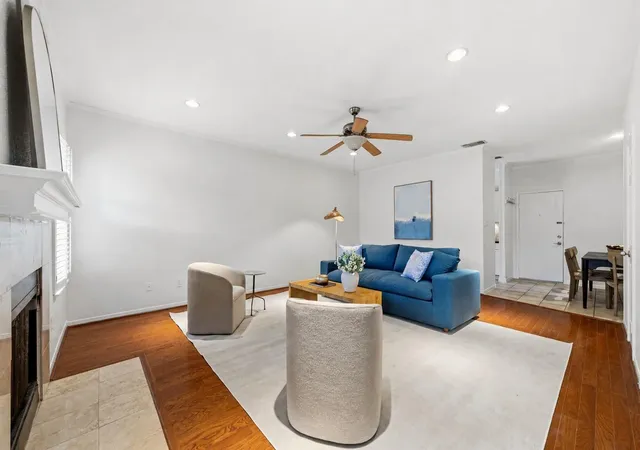 1st image of 9850 Pagewood Ln #1009, Houston, TX 77042 | MLS# 8157274