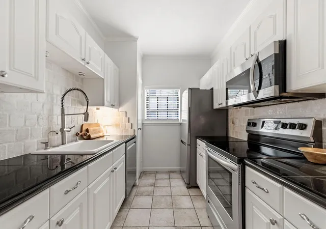 2nd image of 9850 Pagewood Ln #1009, Houston, TX 77042 | MLS# 8157274
