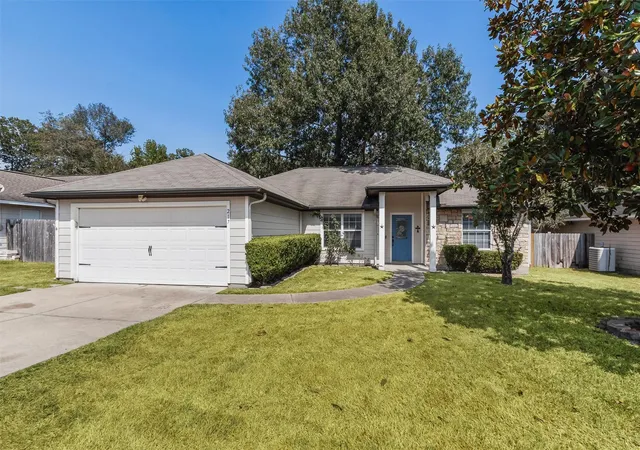 Single family home for sale at 217 Kellyn Ct, Conroe, TX 77306 | MLS# 10011144
