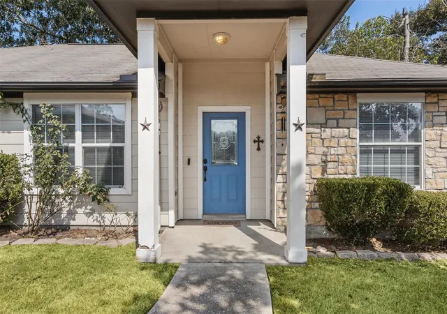 Photo 3 of Single family home for sale at 217 Kellyn Ct, Conroe, TX 77306 | MLS# 10011144 | Listing updated on 2026-10-07