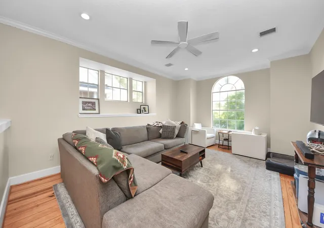 Photo 4 of Single family home for sale at 1409 Blair St, Houston, TX 77008 | MLS# 23149144 | Listing updated on 2026-09-06