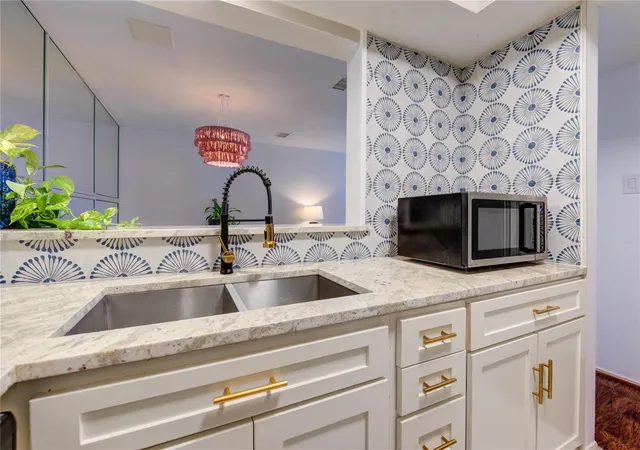Photo 4 of Condo for sale at 939 Wax Myrtle Ln, Houston, TX 77079 | MLS# 16891717 | Listing updated on 2026-06-25