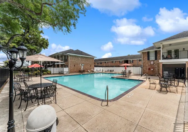 2nd image of 14333 Memorial Dr, Houston, TX 77079