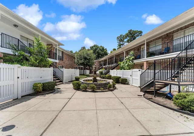 3rd image of 14333 Memorial Dr #95, Houston, TX 77079 | MLS# 62813628