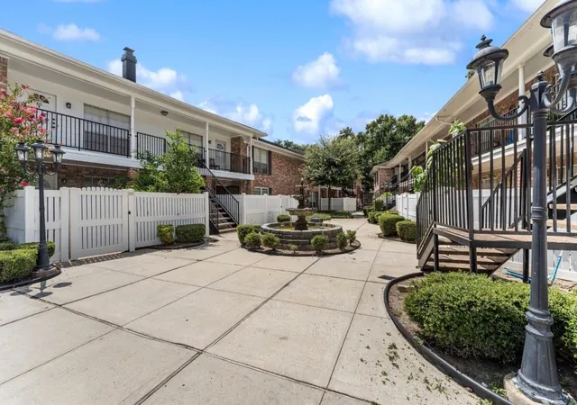 4th image of 14333 Memorial Dr #95, Houston, TX 77079 | MLS# 62813628